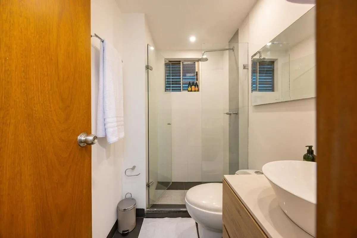 Comodo Y Recien Remodelado Apto De 2 Habitaciones Cerca A Provenza 메딜린 콜롬비아