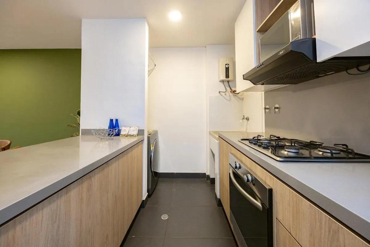 Comodo Y Recien Remodelado Apto De 2 Habitaciones Cerca A Provenza 메딜린 0*,  콜롬비아